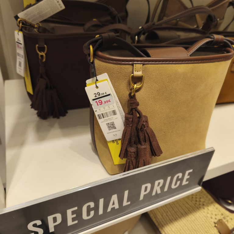 Bolso de rafia rebajado en Parfois