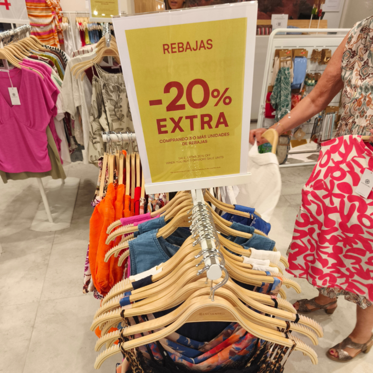 Encuentro: 20% extra al comprar 3 o más prendas de rebajas